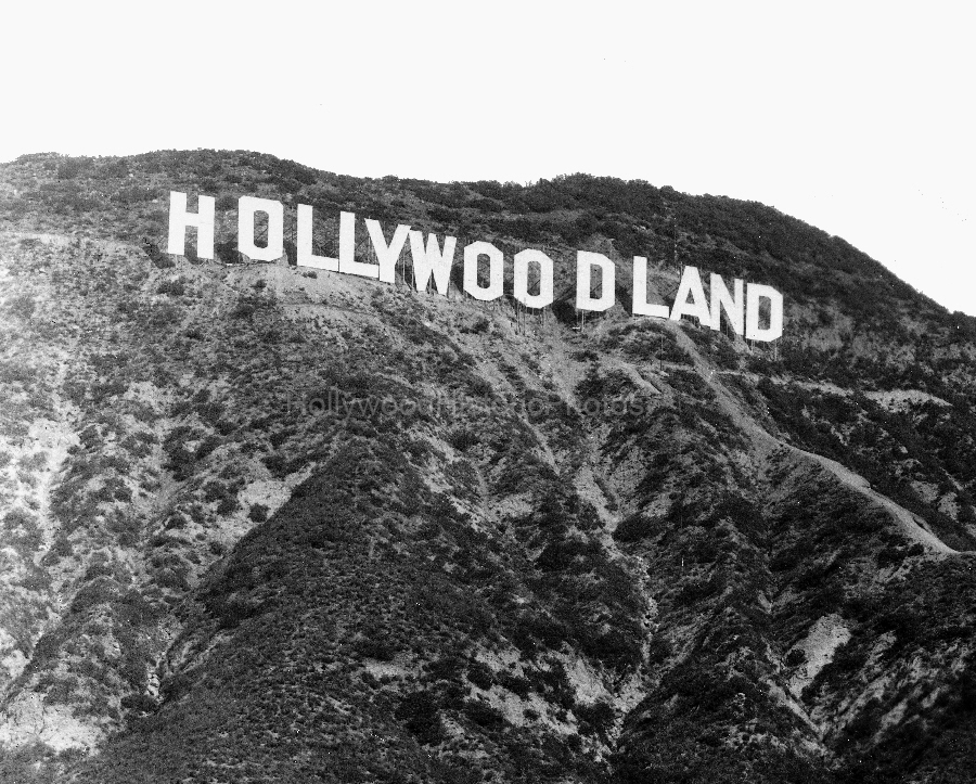 Hollywoodland Sign 1923 2 WM.jpg